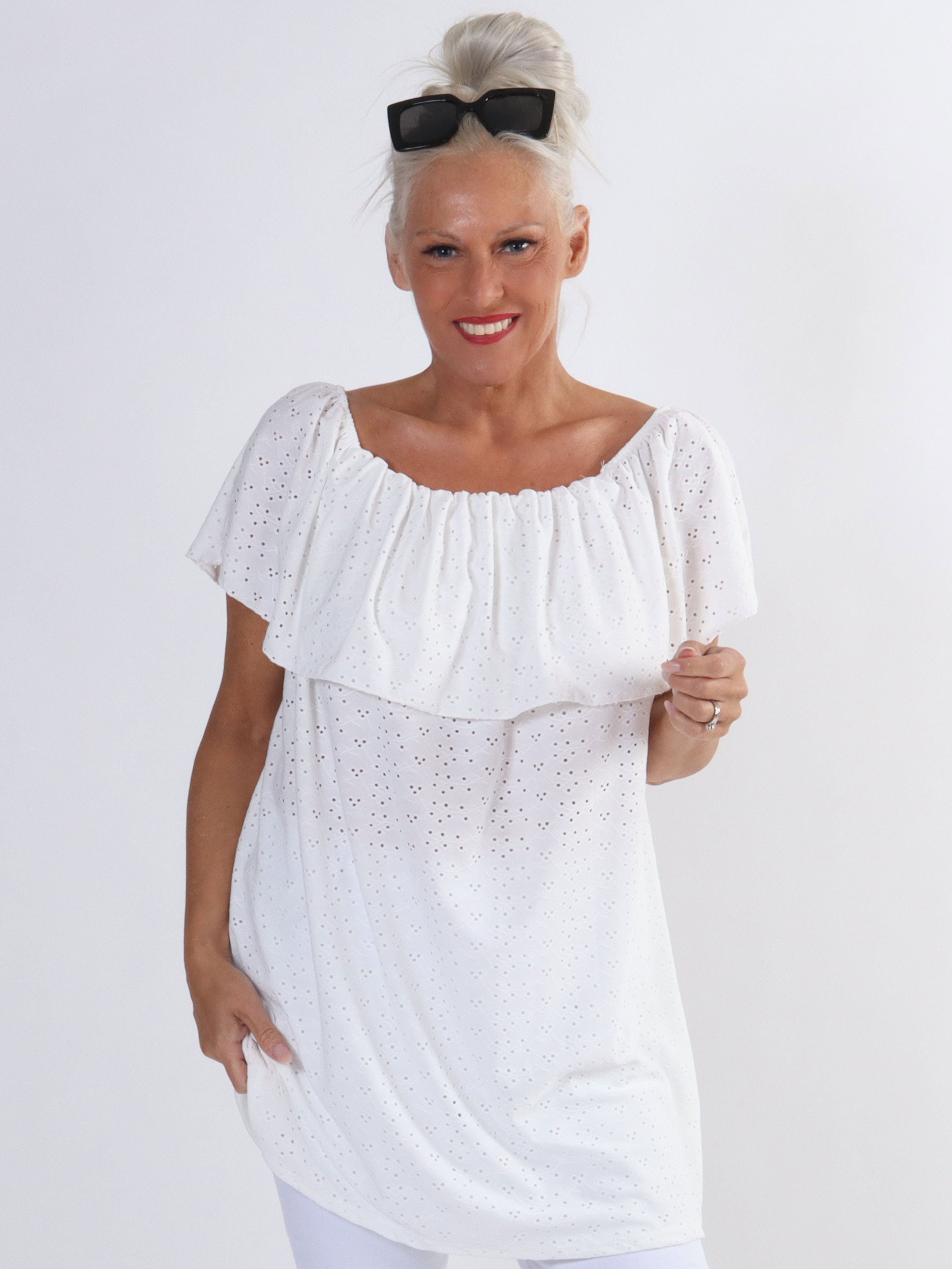 Sienna - Sød elastisk plus size tunika med broderie anglaise